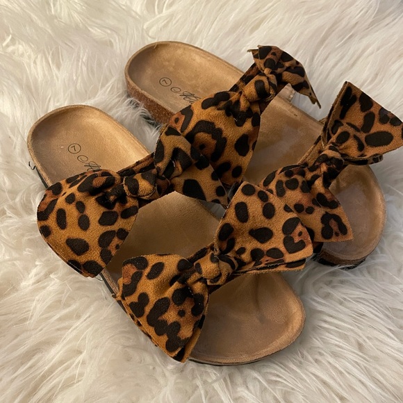 Leopard Double Bow Footbed Sandals - Picture 6 of 11